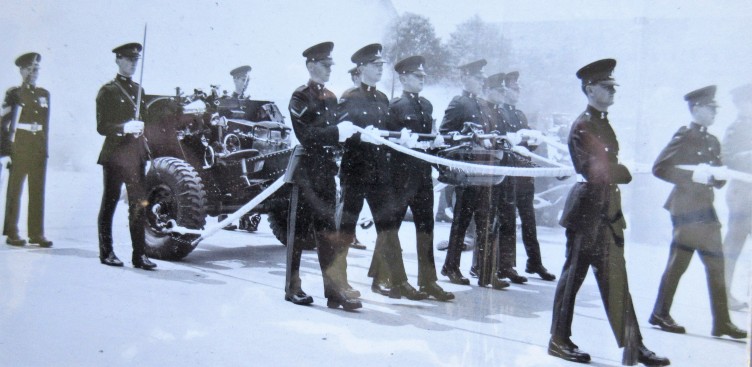 25-pounder gun drill